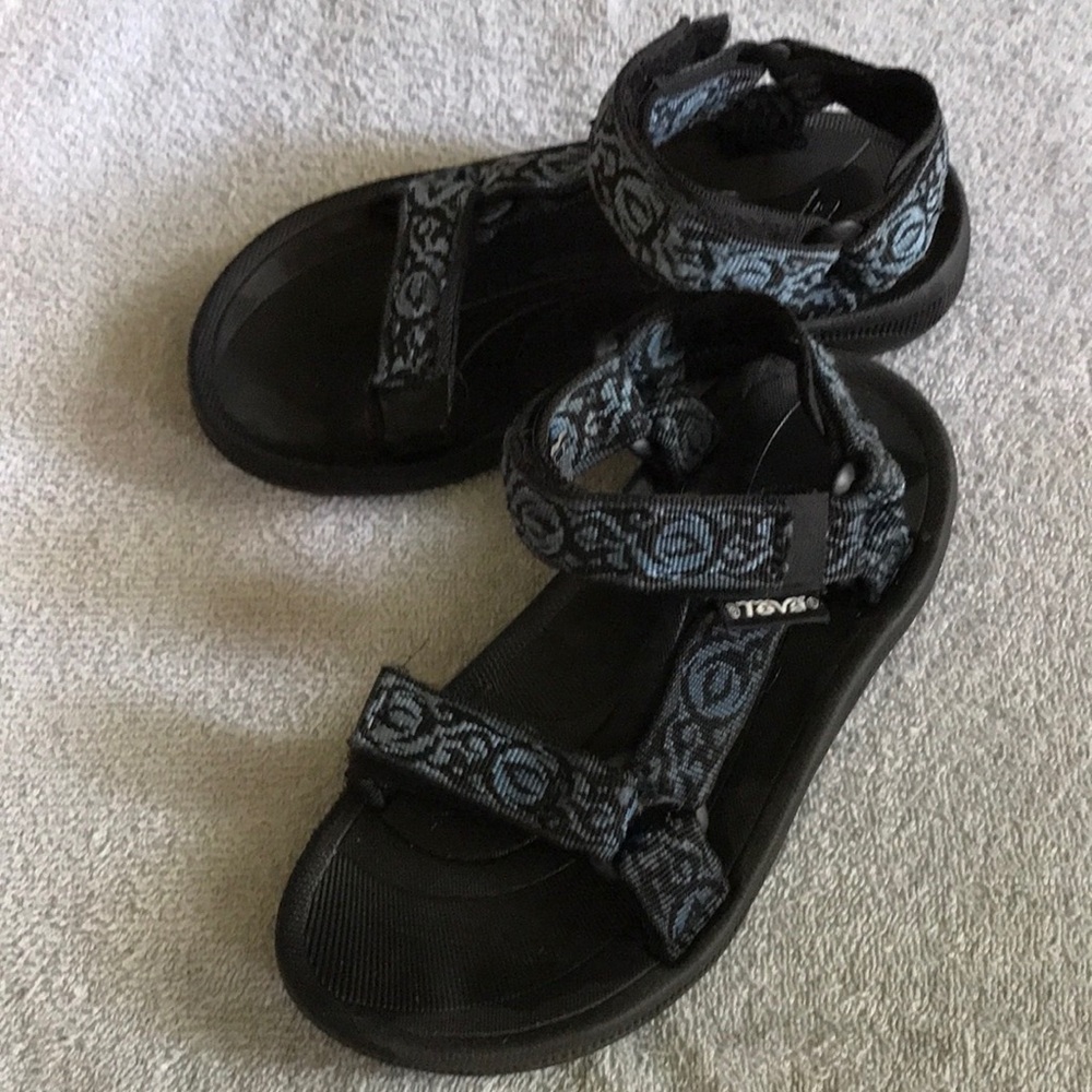 TEVA Youth Sandals Size 1 US youth EU Size 31